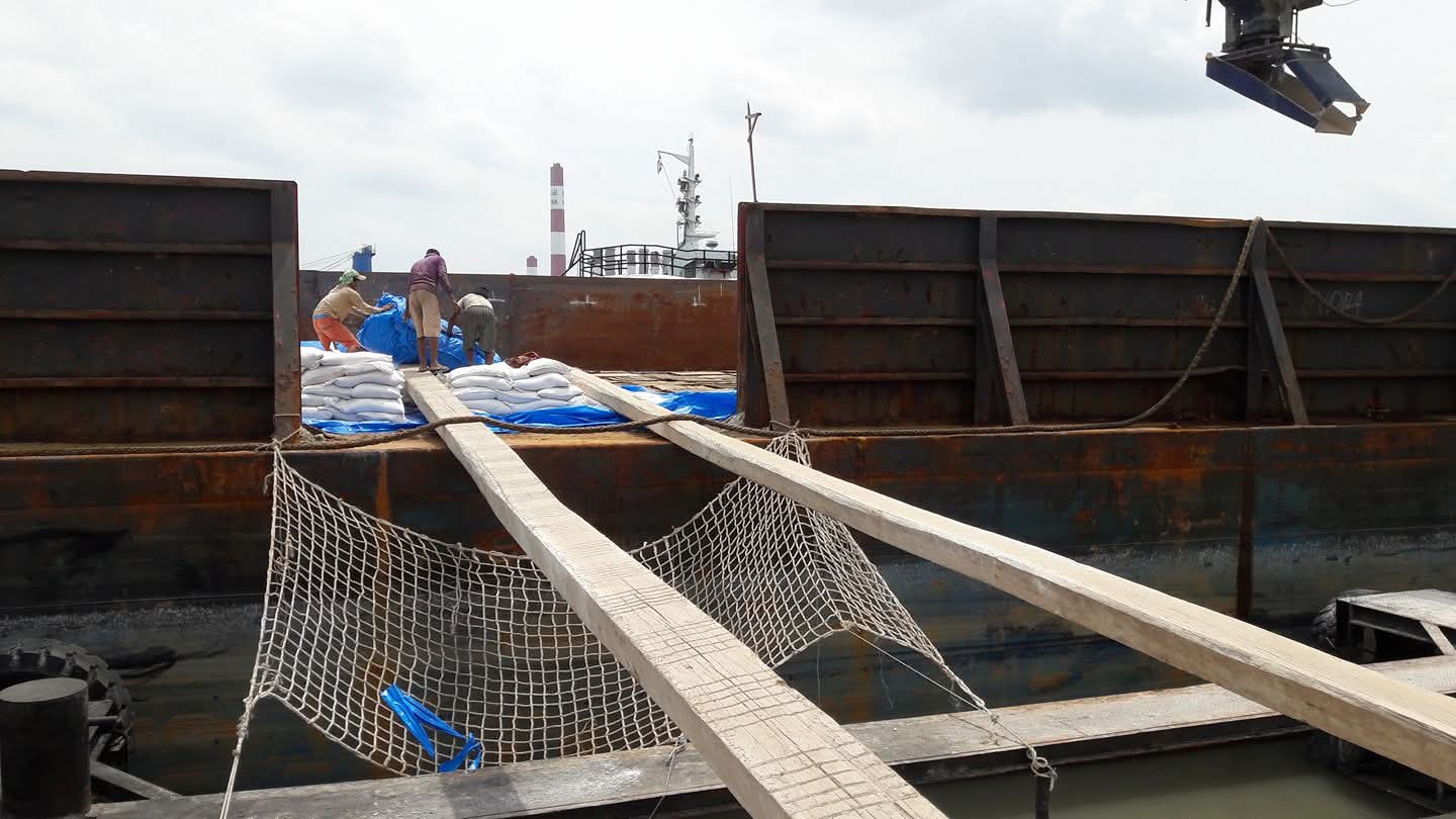 Distribusi Pupuk Nasional: Gresik ke Kalimantan Tengah