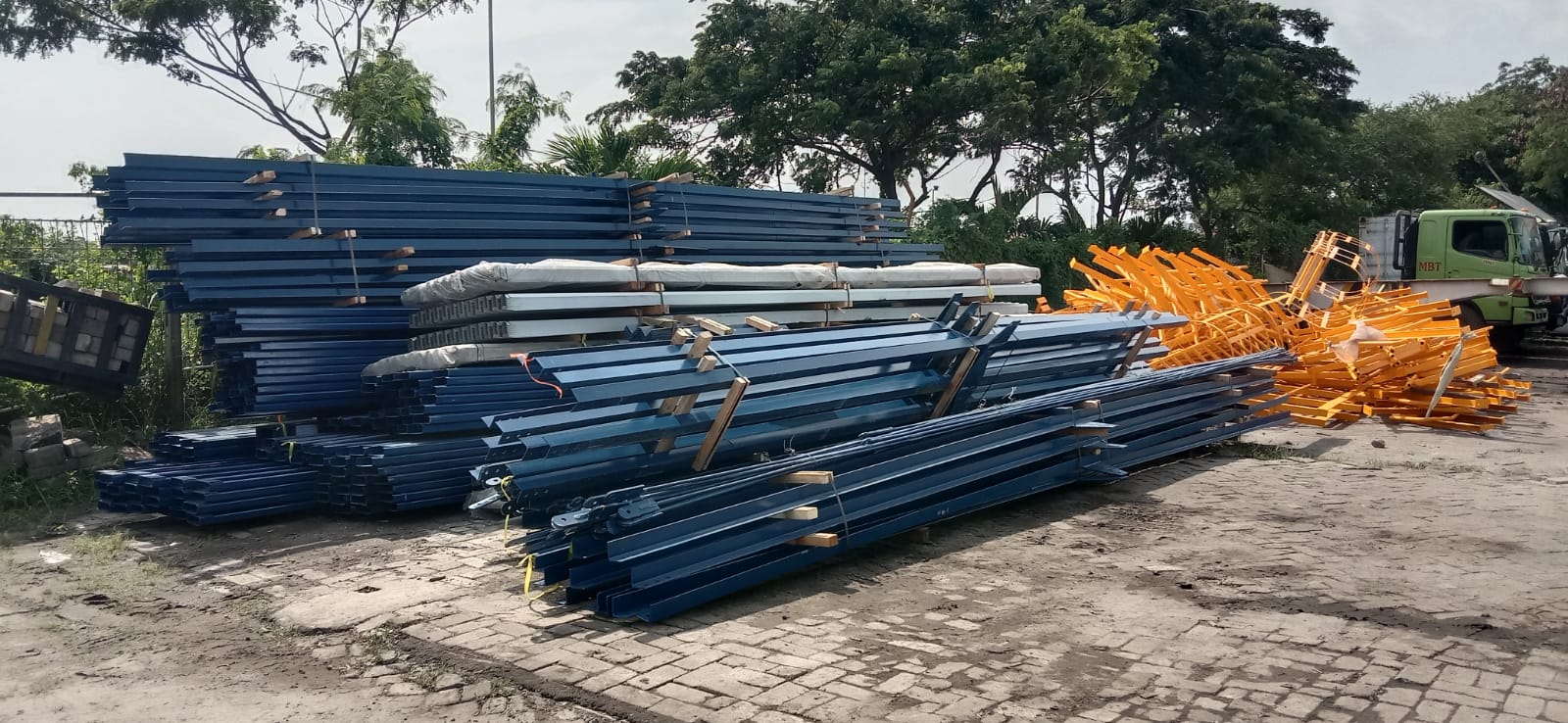 Pengiriman Material Steel Structures Proyek Pertambangan Muara Pahu