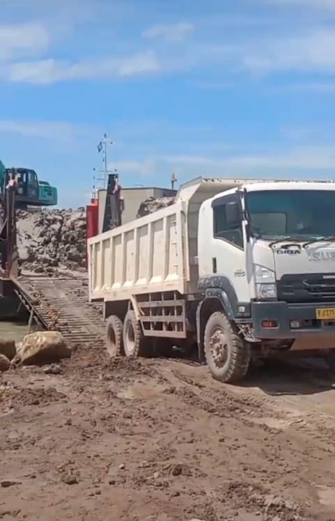 Pengiriman Komoditas Clay (Tanah Liat) Jalur Laut: Belitung Timur ke Surabaya